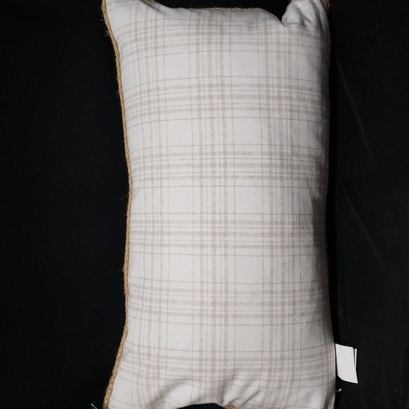 Tommy Bahama NWT Feather Filled Pillow with Truck and Pumpkins Design - Picture 5 of 5